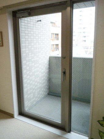 天井にアクセントクロスを施工して明るい洋室に 天井にアクセントクロスを施工して明るい洋室に